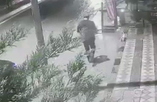Arnavutköy'de vahşet! 3 çocuğunun gözü önünde eşini öldürdü