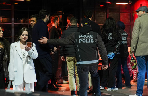 İstanbul'da uyuşturucu ve fuhuş soruşturması kapsamında eğlence mekanlarında arama yapıldı