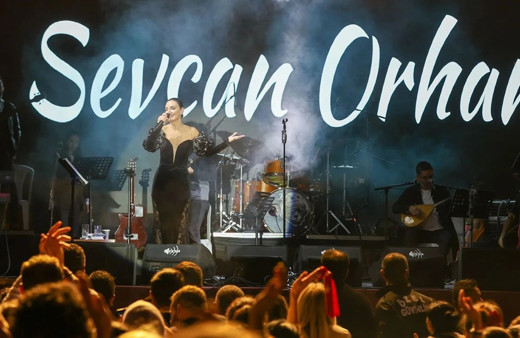 Gözler Sevcan Orhan'a çevrildi! Tutuklama kararı sonrası konserlere devam