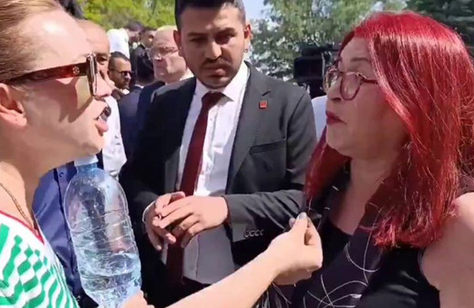 CHP'li iki kadın arasında tartışma! Biri kriz geçirip küfür etti