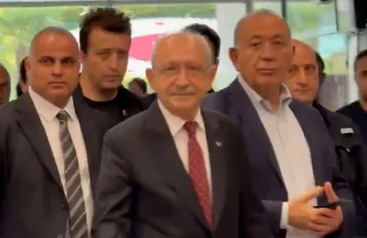 Deniz Göktaş'a destek için adliyeye gitti! Kemal Kılıçdaroğlu'na protesto şoku