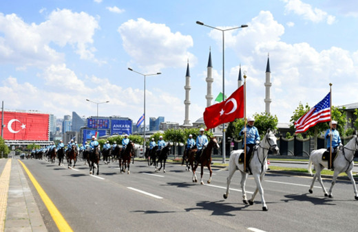 Atlı birlikler göz doldurdu, karşılamaya Beyaz Saray da kayıtsız kalamadı