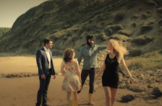 İlişki Durumu Karışık 14. bölüm - Can'la Ayşegül ıssız bir adaya düşerse ne olur?