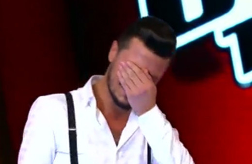 Yarışmacı sahnede gözyaşlarına boğuldu!