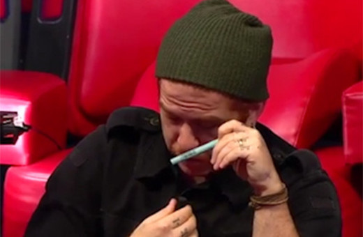 Gökhan'ın mikrofon krizi!