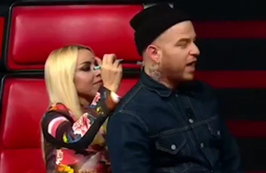 Hadise, Gökhan'ın ensesine yazı yazdı!