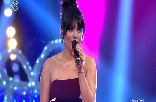 Ezgi Mola performansıyla sahneyi yıktı!