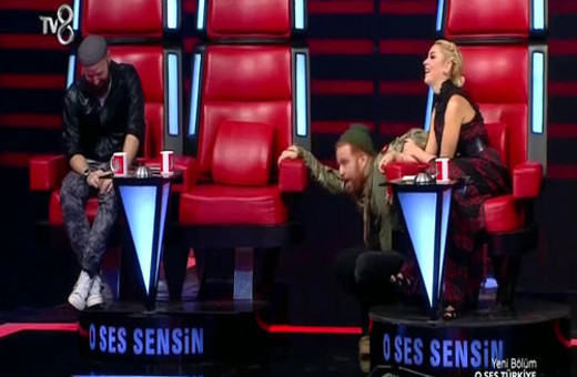 O Ses'te Gökhan kendisini yerlere attı!
