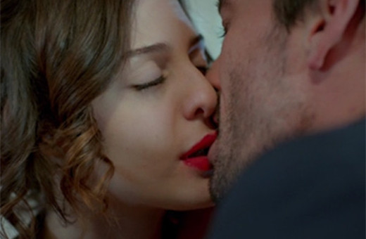 İlişki Durumu Karışık 25. bölüm - Final - Ayşegül, Murat'ın teklifini kabul etti