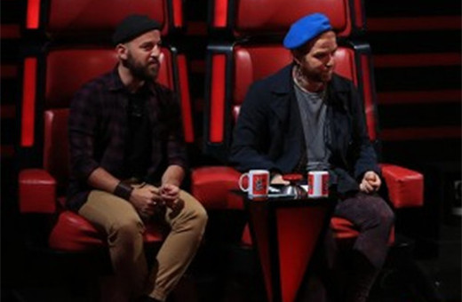 Gökhan ortaokulda müzik dersinden kalmış!