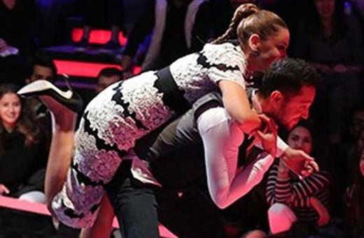 Böyle kapışma görülmedi! Tam sahneye çıkacakken...