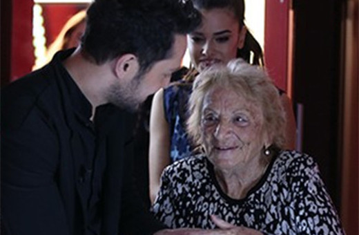 83 yaşındaki Filiz Hanım, O Ses'e damgasını vurdu!