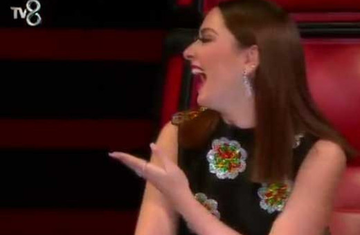 Hadise yakışıklı yarışmacıyı görünce...