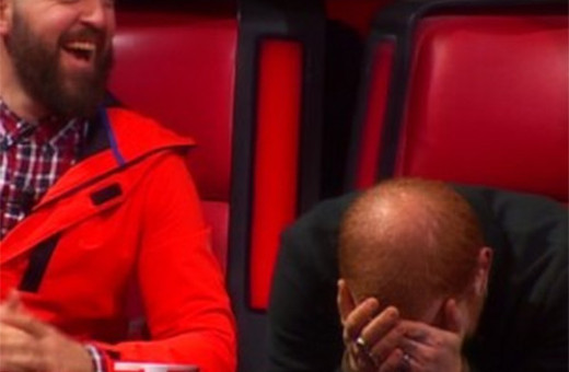 Athena Gökhan sahneden nasıl düştü!