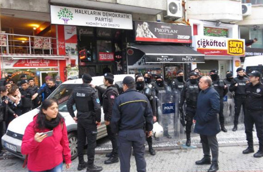 HDP Kadıköy ilçe binasına polis baskını