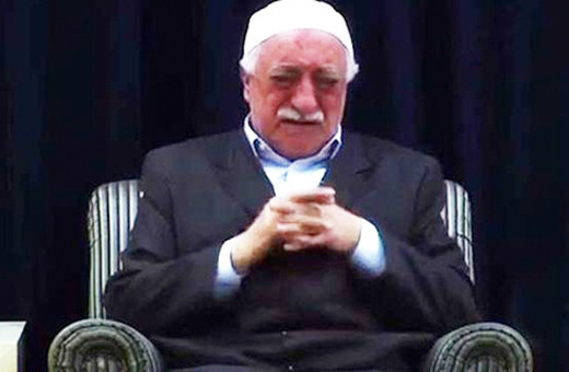 Fethullah Gülen'in uçuk yalanları! Peygamber gelip üstümü...