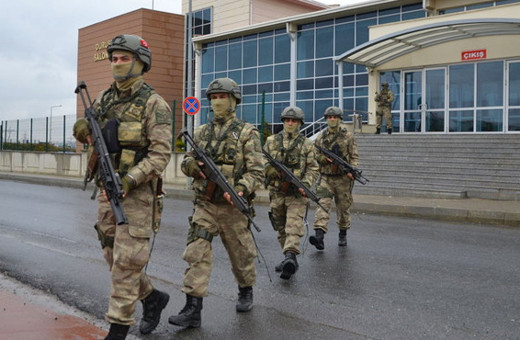 Hakim darbecilere patladı : 'Cinler periler mi yaptı?'