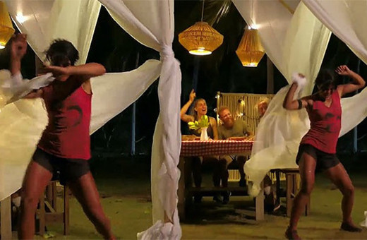 Sabriye'nin seksi dansı! Adem izlemekte zorlandı