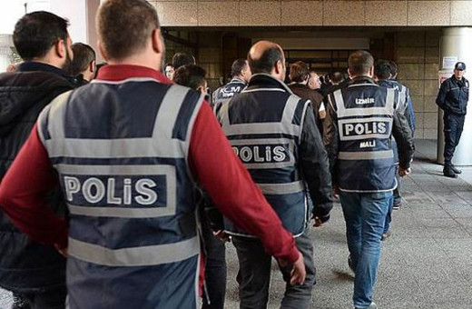 Darbecilerin cep telefonu hatlarını firari öğretmen dağıtmış