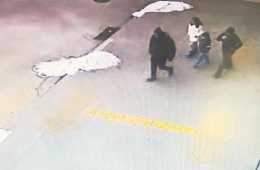 FETÖ'cü kadın çocuklarını gümrük kapısına bırakıp kaçtı