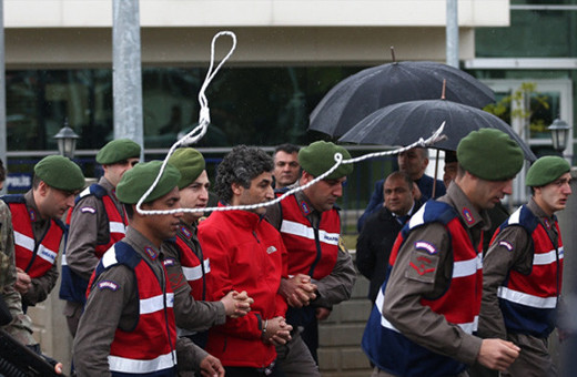 FETÖ sanıklarına idam ipi attılar!