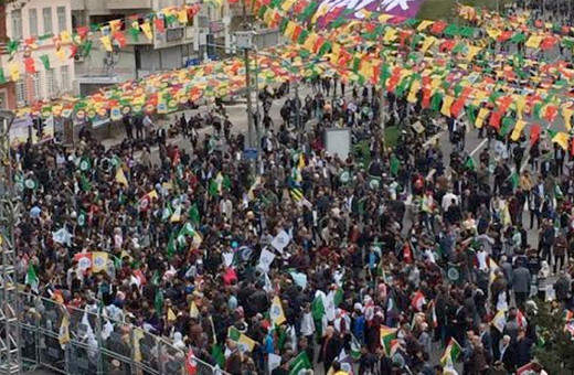 HDP Diyarbakır mitiginde fiyasko