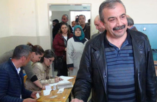 HDP'li vekiller oylarını Ankara'da kullandı