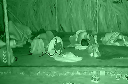 Survivor'da Adem ve Sabriye'nin kahkahaya boğan sohbeti