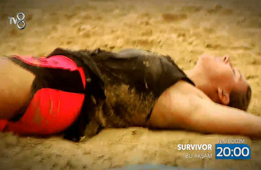 Survivor yarışmacısı Elif parkurun ortasında bayıldı