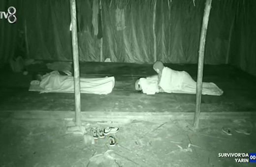 Adem uykusunda konuştu! Sabriye şaşırdı kaldı