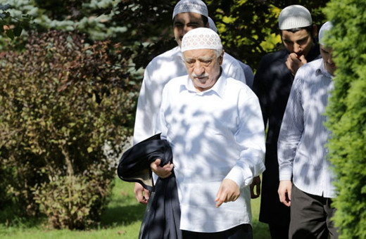 Fethullah Gülen gay mi yurttaki sohbete bakın!
