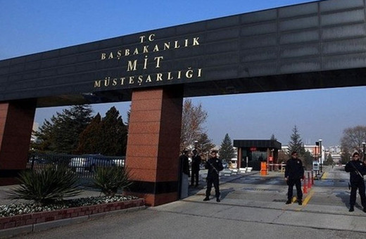 FETÖ'den aranan eski MİT'çi dövdüğü eşinin ihbarıyla yakalandı!