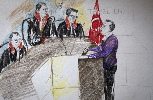 FETÖ çatı davasında oğlunun katilini görünce