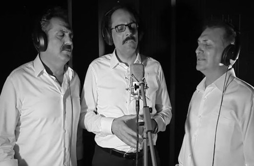 İbrahim Kalın 15 Temmuz şehitleri için çalıp söyledi