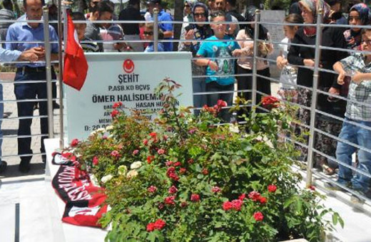 Ömer Halisdemir'in mezarına ziyaretçi akını