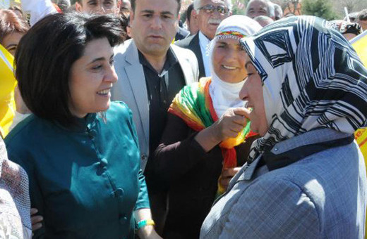 Vekilliği düşürülen Leyla Zana köye yerleşti!