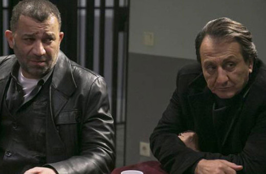 Arka Sokaklar son bölüm Hüsnü komisere büyük sürpriz