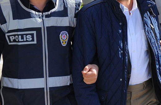 Kapatılan üniversitenin dekan yardımcısı FETÖ'den tutuklandı