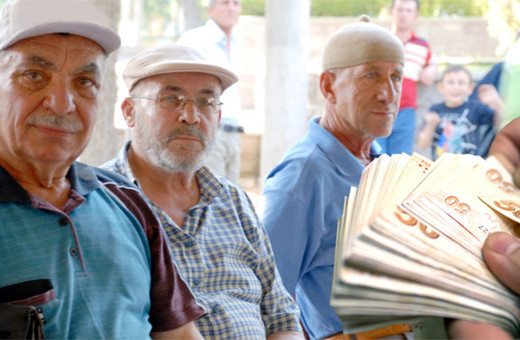 Memur emeklisine Ocak'ta en az 280 lira zam gelecek 