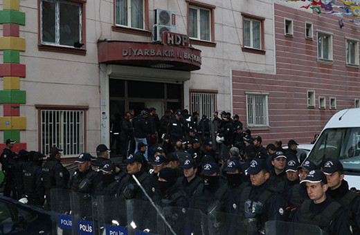 HDP'ye operasyon: Çok sayıda gözaltı var!