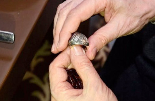 Devlet Bahçeli'nin parmağındaki özel yüzüğe bakın!