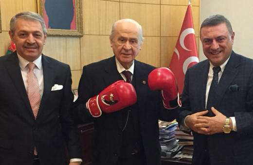 Devlet Bahçeli boks eldiveni giydi sosyal medya sallandı