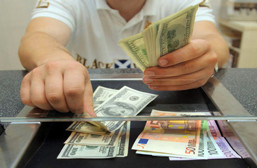 Dolar bugün yine kritik eşiği aştı! Sıcak saatler yaşanıyor