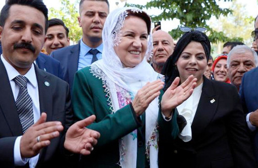 Akşener tülbent taktı anlamını açıkladı