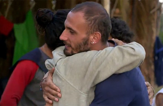 Survivor'da duygusal anlar: Batuhan adaya veda etti!