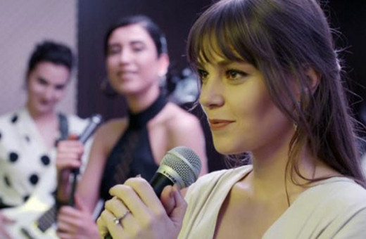 İstanbullu Gelin'e damga vuran Zerrin Özer şarkısı