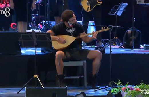 Survivor'da Turabi'den türkü şov