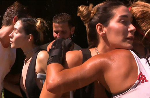 Survivor'da flaş gelişme: Adaya gelip takıma veda etti!