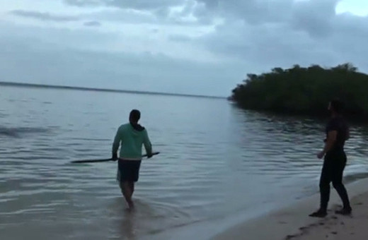 Ümit ve Turabi köpek balığı yakalamaya çalıştı