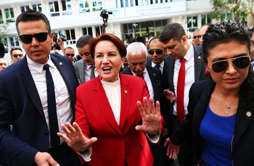 Akşener resmen cumhurbaşkanı adayı oldu! YSK'ya başvurdu...